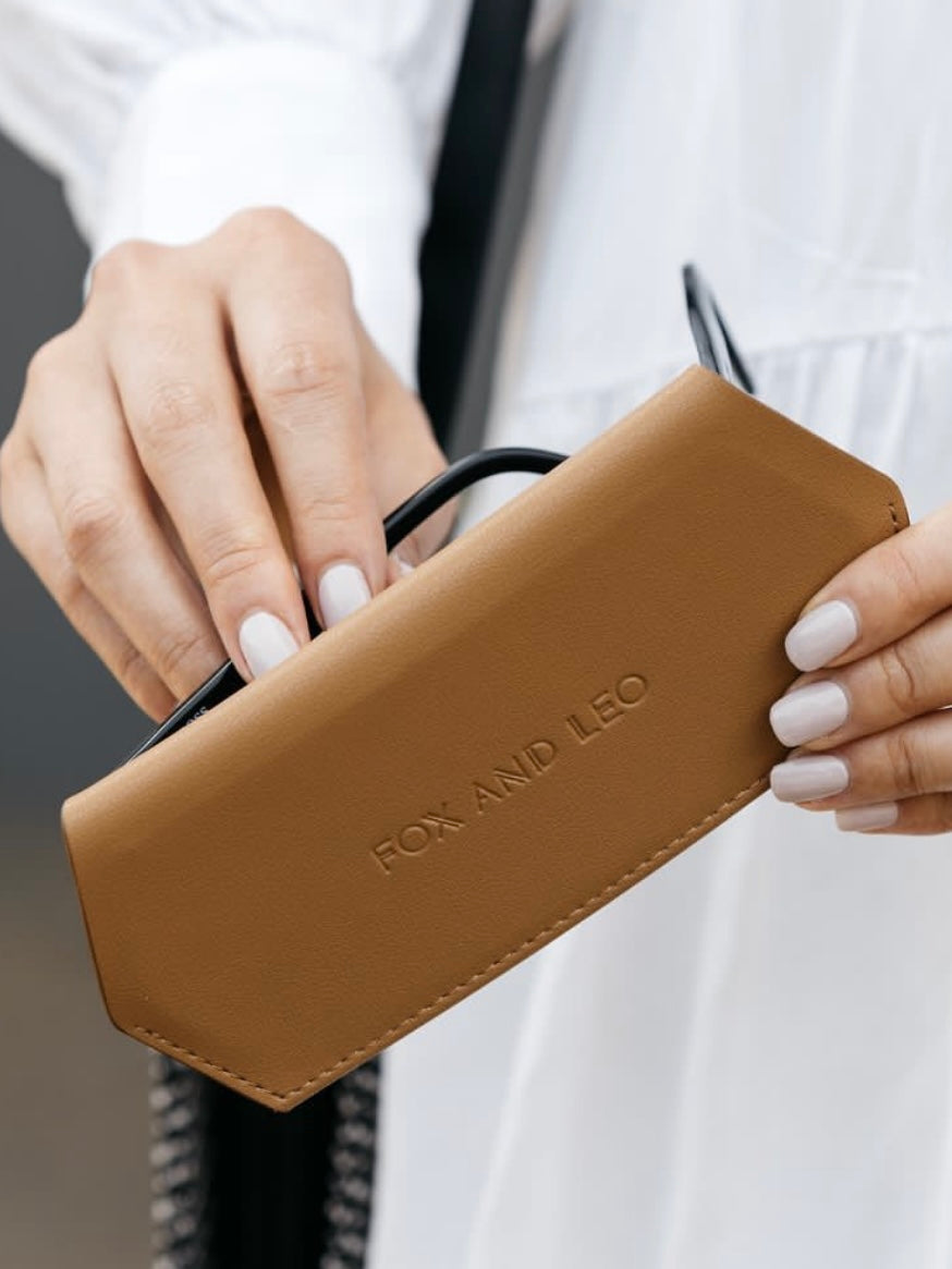 Fox and Leo Glasses Case : Tan