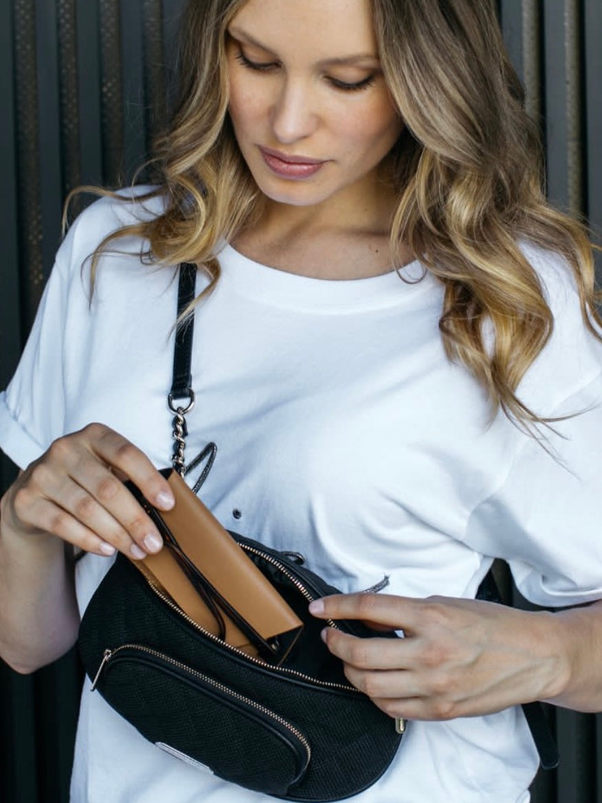 Fox and Leo Glasses Case : Tan