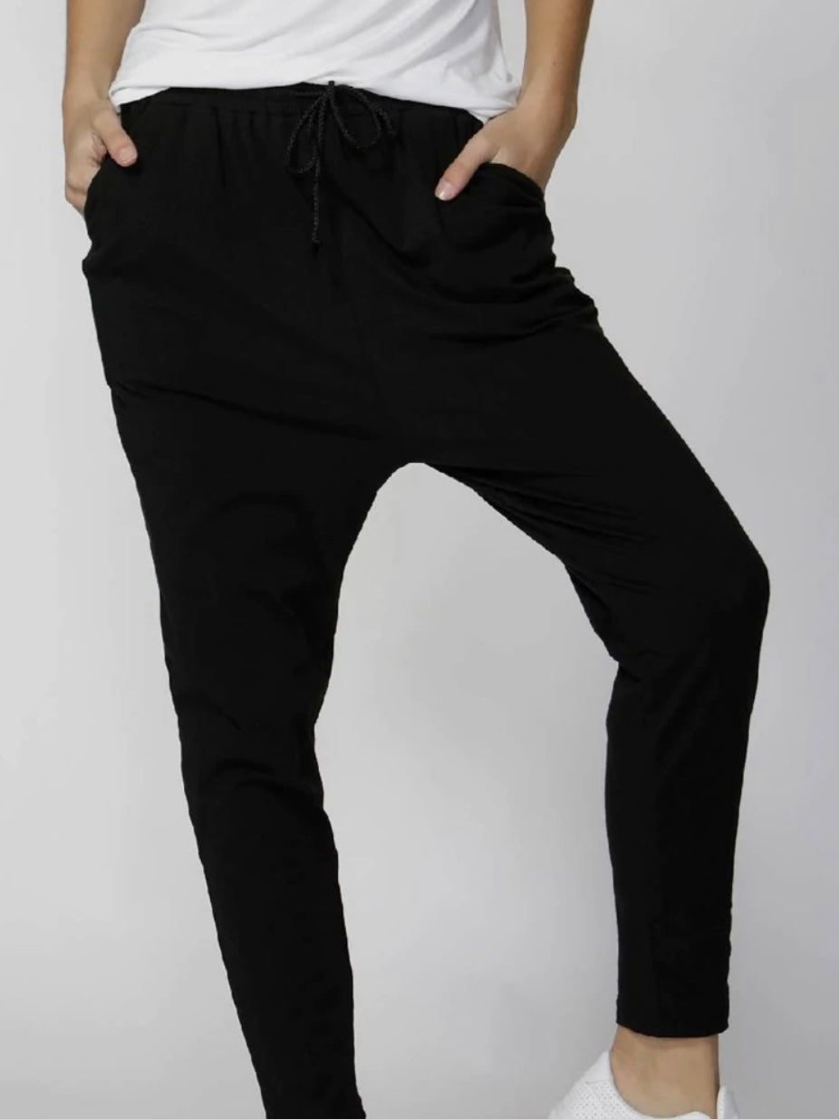 Betty Basics : Jade Relaxed Fit Pant : Black