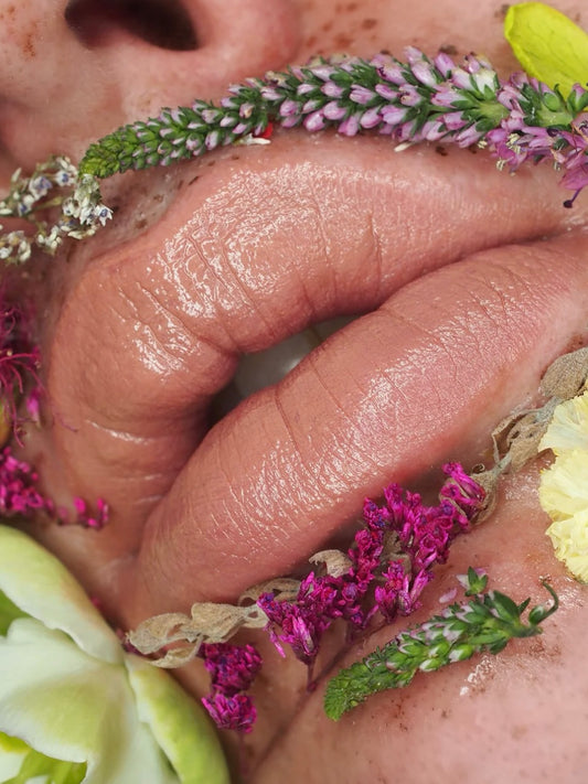 SUZY Lipsticks : HONEY (Satin Luxe)